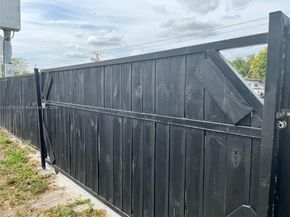 1102 NW 103rd St, Miami FL 33150