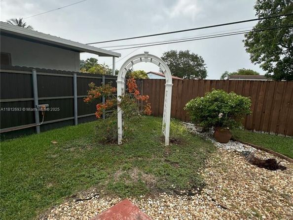 8331 SW 38th St, Miami FL 33155