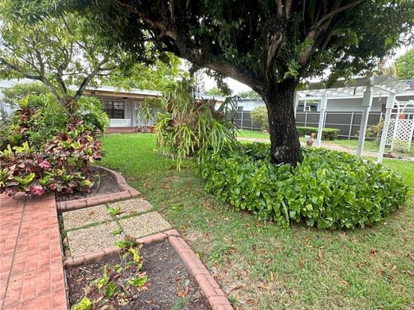8331 SW 38th St, Miami FL 33155