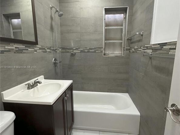8331 SW 38th St, Miami FL 33155