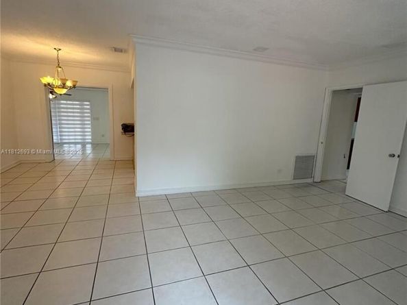 8331 SW 38th St, Miami FL 33155