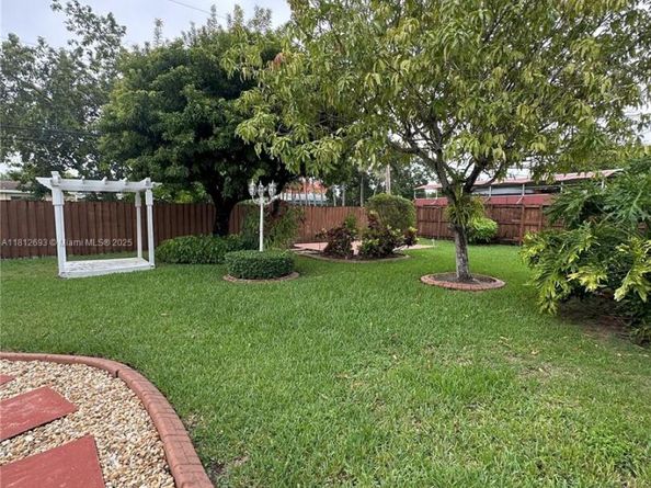 8331 SW 38th St, Miami FL 33155