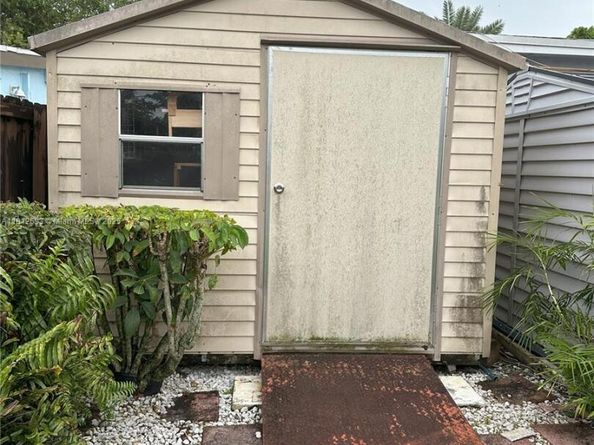 8331 SW 38th St, Miami FL 33155