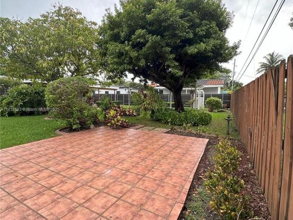 8331 SW 38th St, Miami FL 33155