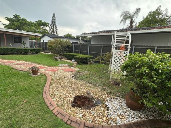 8331 SW 38th St, Miami FL 33155