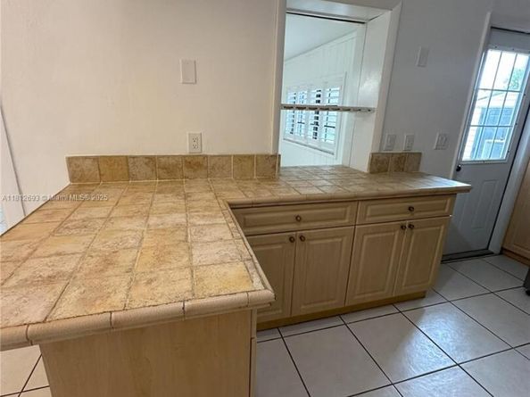 8331 SW 38th St, Miami FL 33155