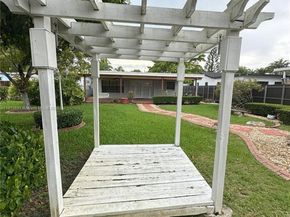8331 SW 38th St, Miami FL 33155