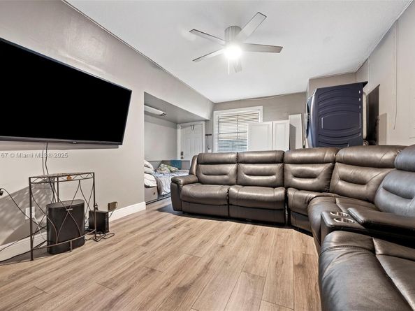 1463 NW 48th Ave, Coconut Creek FL 33063