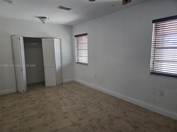 961 E 32nd St, Hialeah FL 33013