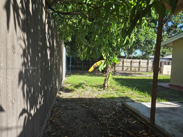961 E 32nd St, Hialeah FL 33013