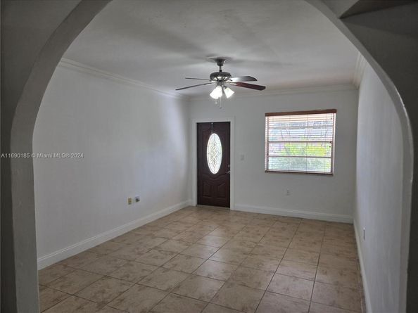 961 E 32nd St, Hialeah FL 33013