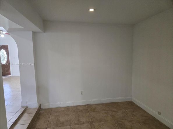 961 E 32nd St, Hialeah FL 33013