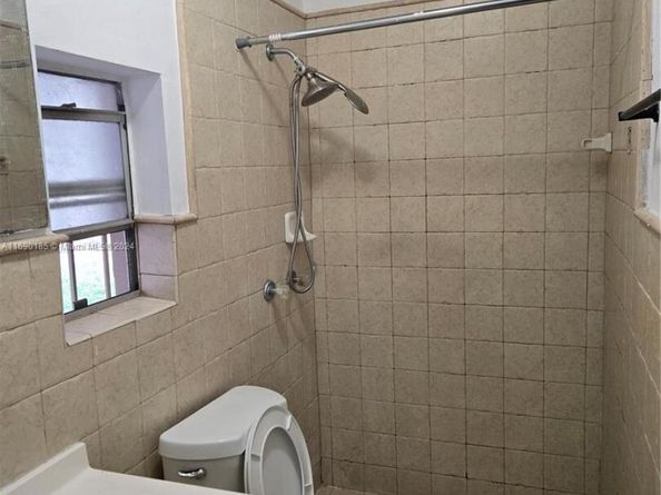 961 E 32nd St, Hialeah FL 33013