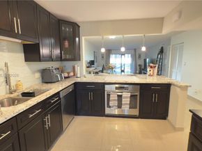 410 Lakeview Dr 103, Weston FL 33326