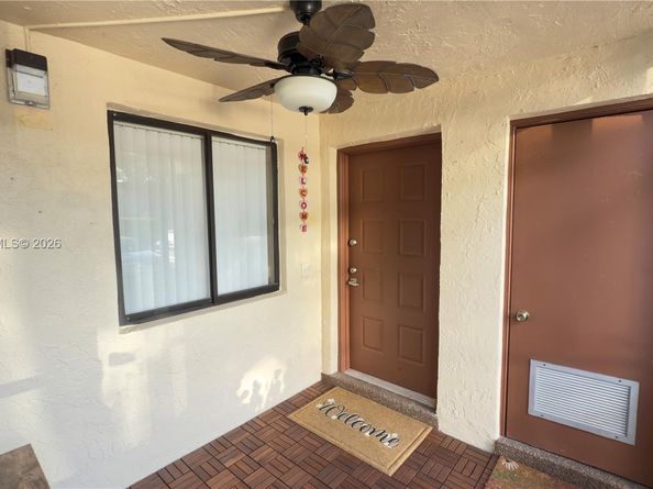 410 Lakeview Dr 103, Weston FL 33326