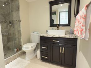 410 Lakeview Dr 103, Weston FL 33326