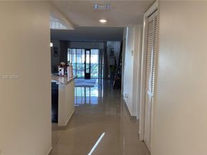 410 Lakeview Dr 103, Weston FL 33326