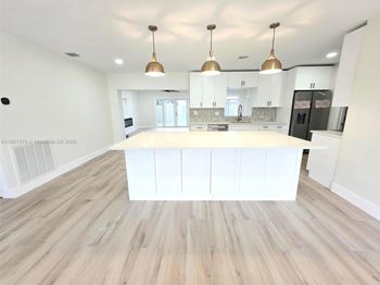 5713 NE 17th Ter