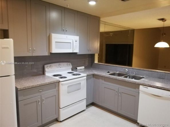 6985 NW 29th Ln, Fort Lauderdale FL 33309