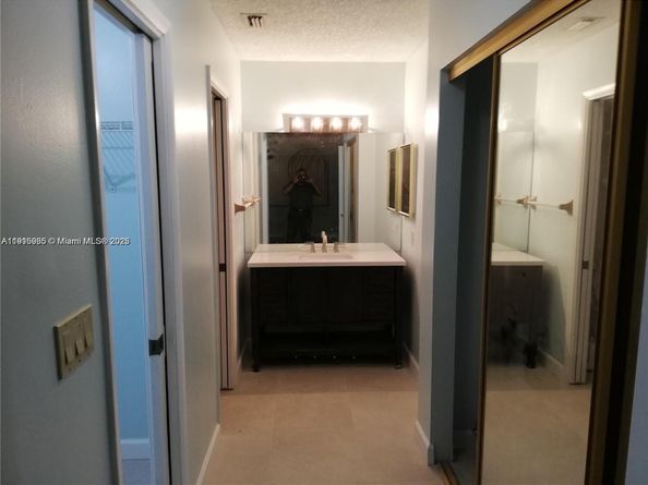 6985 NW 29th Ln, Fort Lauderdale FL 33309