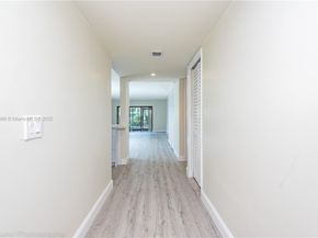 409 Lakeview Dr 101, Weston FL 33326