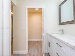 409 Lakeview Dr 101, Weston FL 33326