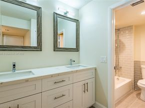 409 Lakeview Dr 101, Weston FL 33326