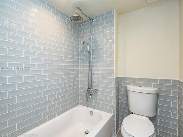 409 Lakeview Dr 101, Weston FL 33326