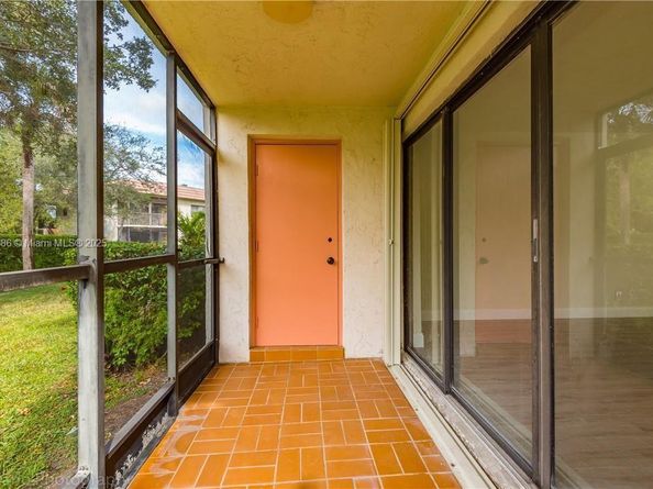 409 Lakeview Dr 101, Weston FL 33326