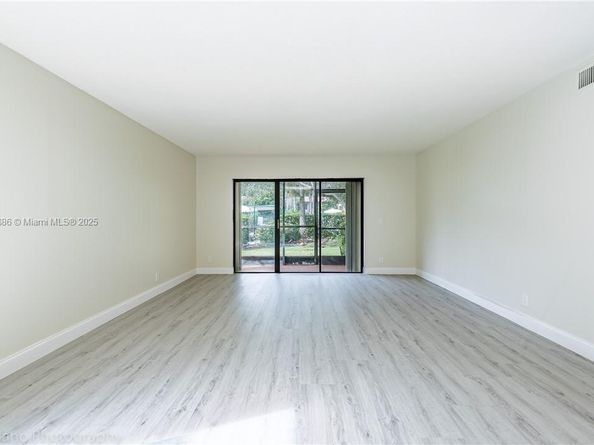 409 Lakeview Dr 101, Weston FL 33326
