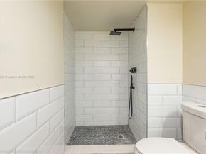 409 Lakeview Dr 101, Weston FL 33326