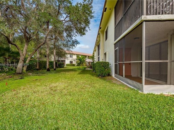 409 Lakeview Dr 101, Weston FL 33326