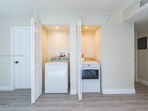 409 Lakeview Dr 101, Weston FL 33326