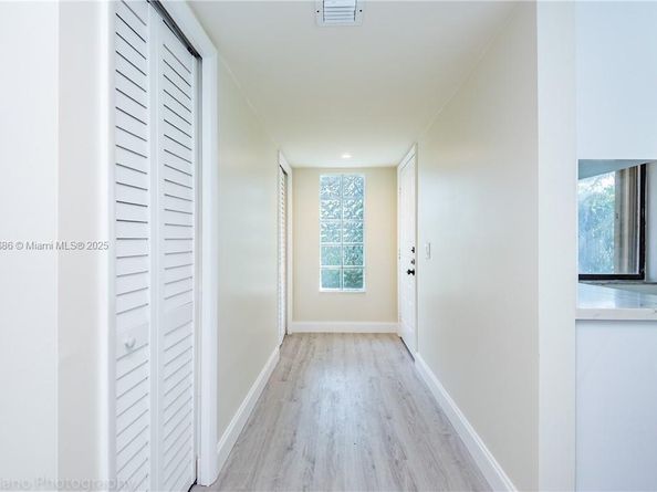 409 Lakeview Dr 101, Weston FL 33326