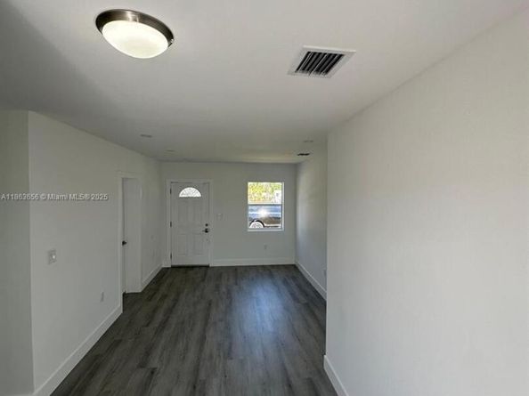 774 NW 74th St, Miami FL 33150