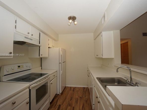 2667 NW 33rd St 2416, Oakland Park FL 33309