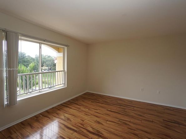 2667 NW 33rd St 2416, Oakland Park FL 33309
