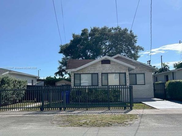 5790 SW 5th St, Miami FL 33144