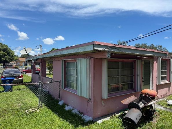 2370 NW 96th St, Miami FL 33147