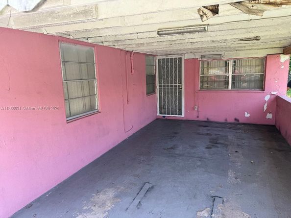 2370 NW 96th St, Miami FL 33147