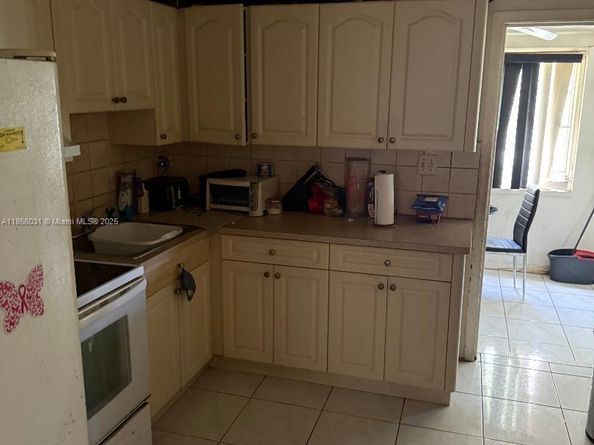 2370 NW 96th St, Miami FL 33147