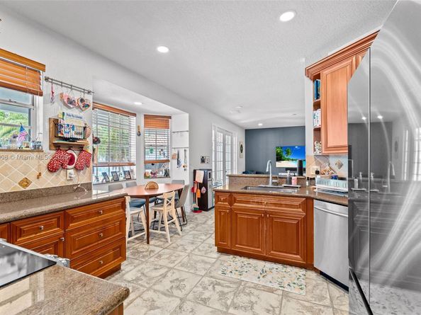 773 Verona Lake Dr, Weston FL 33326