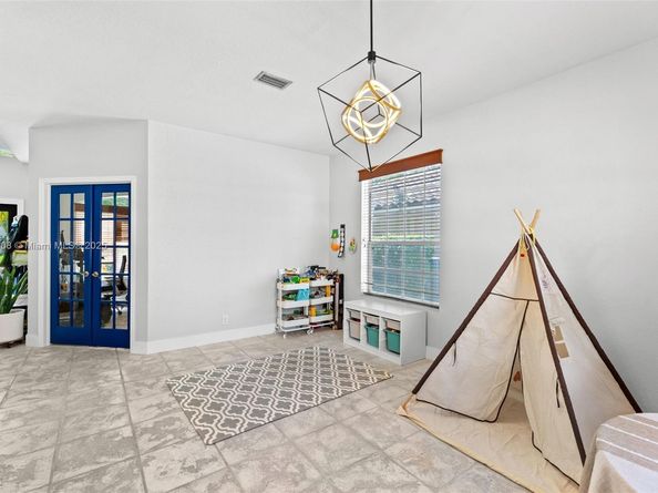 773 Verona Lake Dr, Weston FL 33326