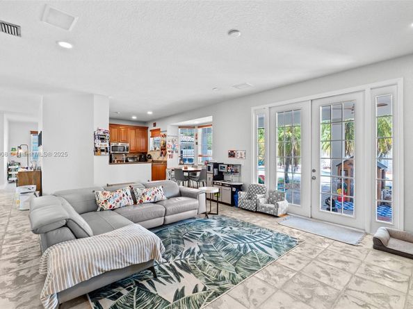 773 Verona Lake Dr, Weston FL 33326