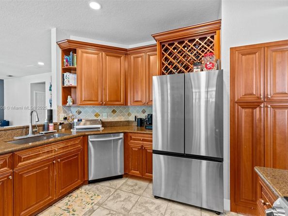 773 Verona Lake Dr, Weston FL 33326
