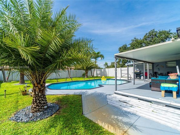 3338 Taft St, Hollywood FL 33021
