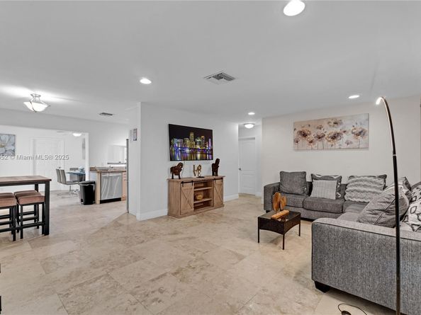 3338 Taft St, Hollywood FL 33021