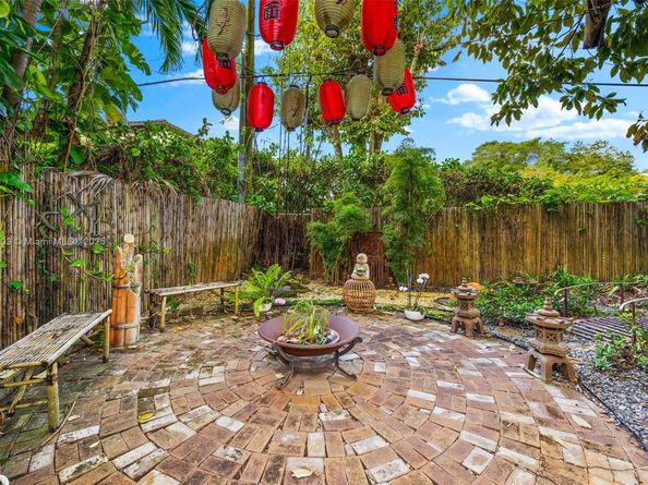 7720 SW 79th Ct, Miami FL 33143