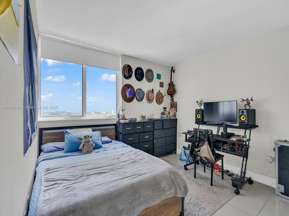 1861 NW S River Dr 1410, Miami FL 33125