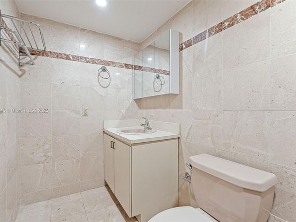 77 Crandon Blvd 2B, Key Biscayne FL 33149